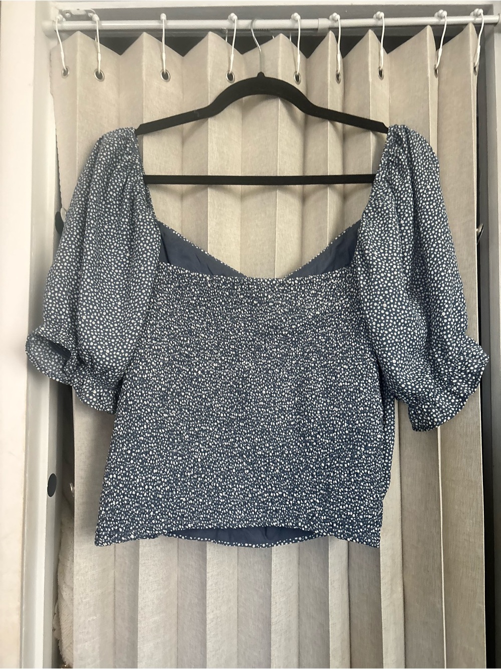 Abercrombie & Fitch blue/white smocked puff sleeve blouse - Picture 2 of 3